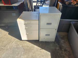 lot 229 image: Selection of 2 file cabinets