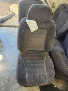 lot 232 image: Set of seats for Jeep Cherokee -