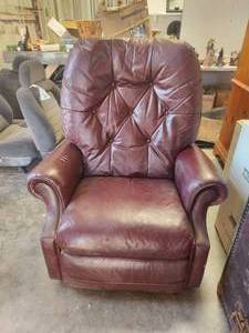 lot 219 image: Leather La-Z-Boy recliner chair