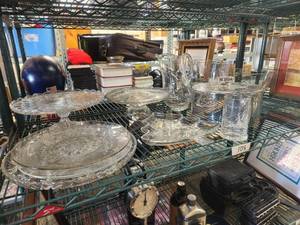 lot 108 image: Selection of crystal glass ware