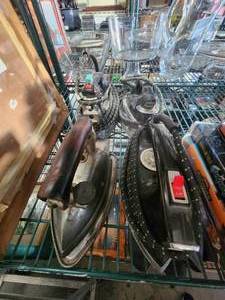 lot 160 image: Selection of 4 vintage irons