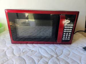 lot 197 image: Hamilton Beach microwave