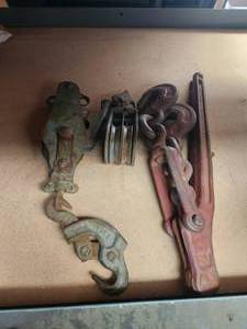 lot 212 image: Selection of chain binders