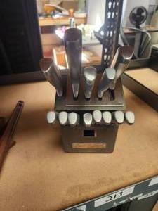 lot 213 image: Calphalon knife set in wooden block