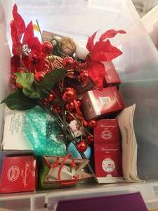 lot 205 image: Selection of Christmas decor.