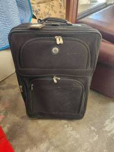 lot 210 image: Oleg Cassini suitcase