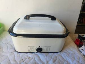 lot 203 image: Hamilton Beach Automatic roaster oven