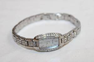 lot 78 image: Pulsar watch. Model 350034 Crystal accents on band and around face. Pearlized face