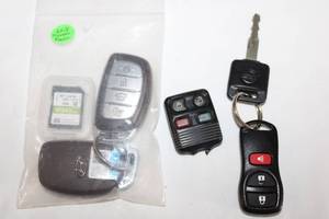 lot 165 image: Key Fobs for 2019 Hyundai Elanta, Nissan Murano and 2008 Ford Focus