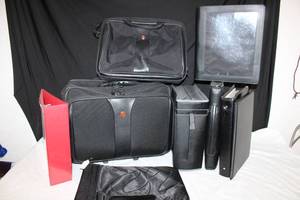 lot 224 image: Office Bags 13 Laptop Case, Rolodex Folder, Targus CDDVD Holder, Wenger Rolling Computer Bag