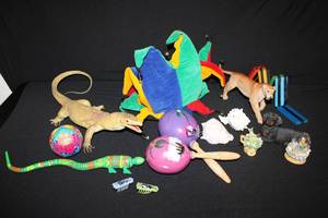 lot 316 image: Souvenirs and Toys from around the world