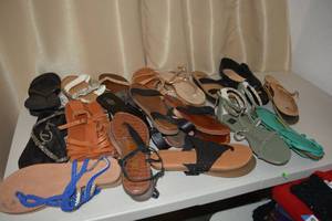 lot 323 image: Womens Flip Flops Collection Size 9.5