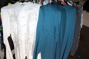 lot 366 image: Mens and Womens Clothing Western, Casual and Dressy, see pictures