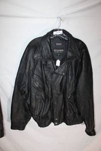 lot 370 image: Wilsons Leather Jacket Size XL