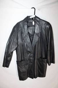 lot 372 image: Preston & York Petite Leather Jacket