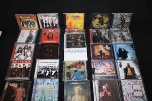 lot 386 image: CDs, see pictures