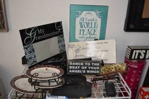 lot 268 image: Home Dcor and Eyeglasses Wall Art, Picture Frames, Desk Dcor,