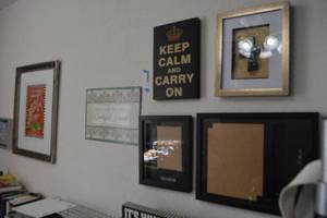 lot 263 image: Home Dcor Senior Picture Friends, Framed Cross, Keep Calm Plaque and more