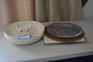lot 267 image: Kitchen Lot Chips and Dip Bowl, Cutting Boards, Pampered Chef Pizza Platter