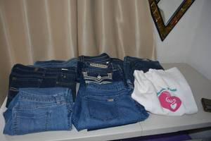 lot 311 image: Womens Jeans and White Sweatshirt