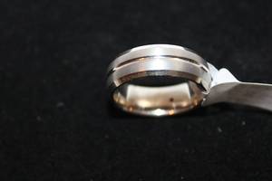 lot 39 image: TRITON Tungsten Carbide band ring with diamond. Diamond tested. Size 10