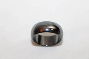 lot 48 image: High gloss Ceramica  Band ring. Unmarked. Size 12