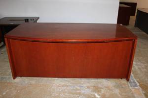 lot 14 image: Novikoff Curved Front Office Desk