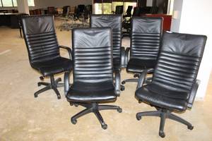 lot 25 image: 5 Black Executive Chairs as shown