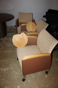 lot 34 image: Set of 3 - The Gunlocke Co. Lounge Chair with Tablet and Casters