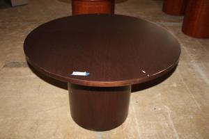 lot 31 image: Round Pedestal Dining Table- 42 round