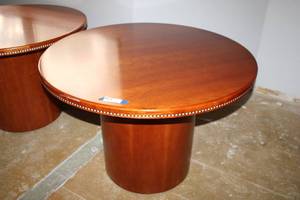 lot 38 image: Round Pedestal Dining Table