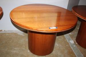 lot 40 image: Round Pedestal Dining Table