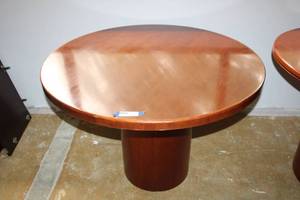 lot 42 image: Round Pedestal Dining Table