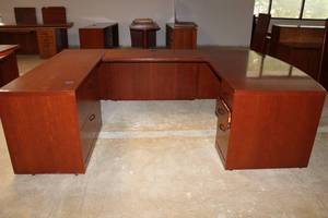 lot 59 image: U-Shaped Desk by Novikoff