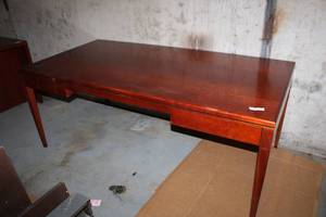 lot 82 image: 4-Legged Novikoff Open Desk