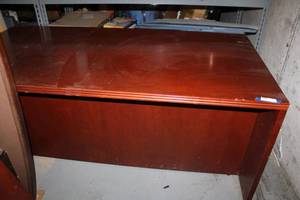 lot 84 image: Right-Side File Drawer Desk