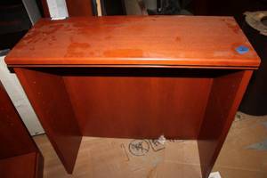 lot 89 image: Cherry Finish Hutch