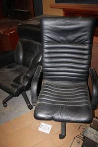 lot 90 image: 2 Black Rolling Office Chairs