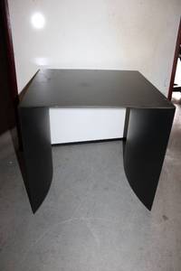 lot 119 image: End Table as shown