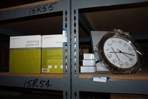 lot 390 image: Wall Clocks SIB and FranklinCovey Planning System Kits