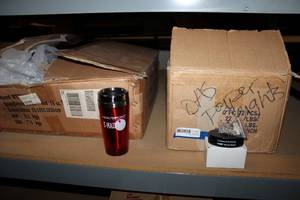 lot 392 image: Oasis Paper Weights and Red Travel Cups - 1 Box of Each