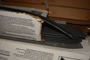 lot 419 image: Building Supplies Rubber Wall Bases