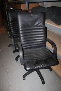 lot 471 image: 3 Black Rolling Office Chairs