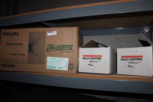 lot 472 image: Building Supplies 7 Reflectors and Philips Fluorescent U-Shaped Lights