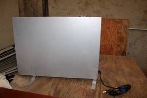 lot 517 image: Floor Radiant Heater for under Desks