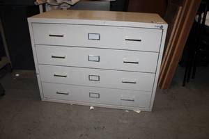 lot 509 image: 4-Drawer Cabinet by Safco