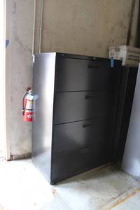lot 522 image: 4-Drawer File Cabinet with Key - Black