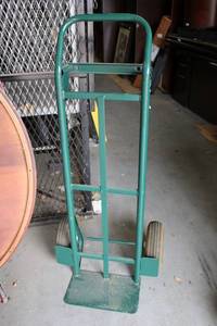lot 527 image: Green Hand Truck Dolly