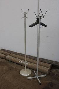 lot 530 image: 2 Coat Racks