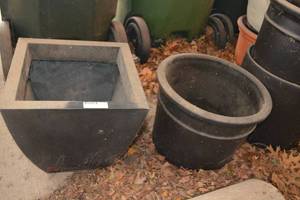 lot 569 image: 2 Planters - 1 Square, 1 Round